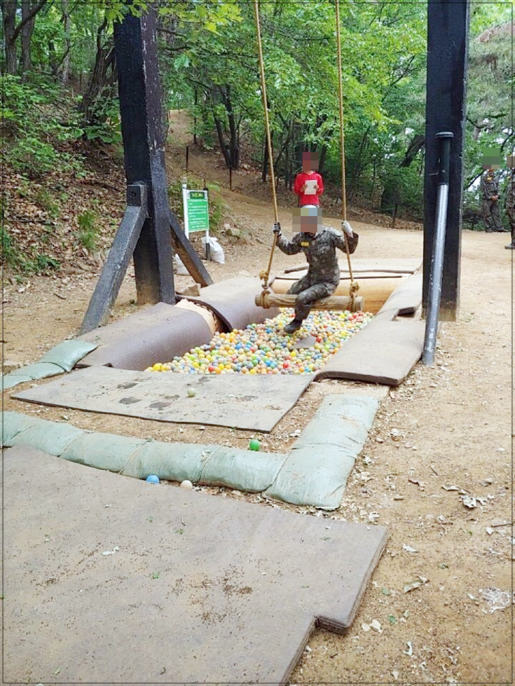  경기도 연천 육군유격훈련장 장애물극복 물대신 볼풀채워넣어 군기강해이 논란