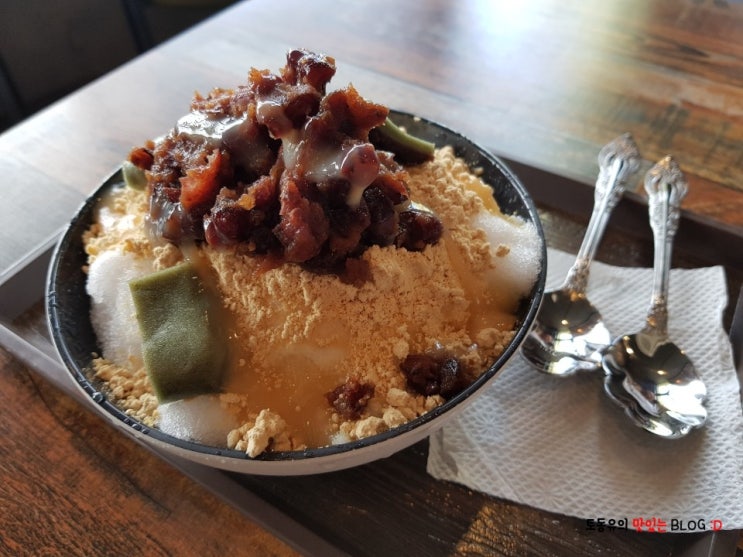  고양시청 앞 카페루에서 팥빙수 한입 :-)