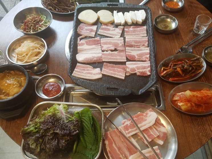 역촌역 맛집  구이마당의 냉동삼겹살과 파김치!