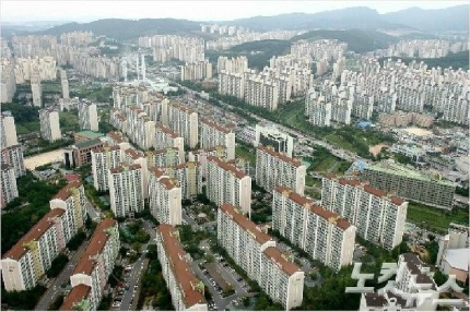  민간 분양가 상한제 도입?…"집값 안정" VS "공급 부족"
