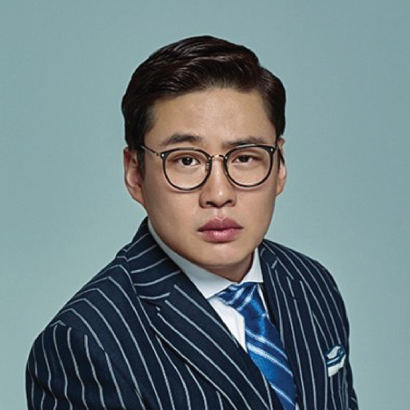  안재홍은 대한민국의 배우이다