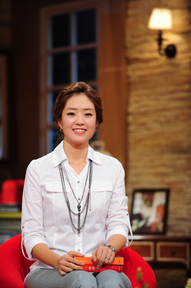  전현직 청와대 대변인의 입씨름, 아나운서와 기자의 설전
