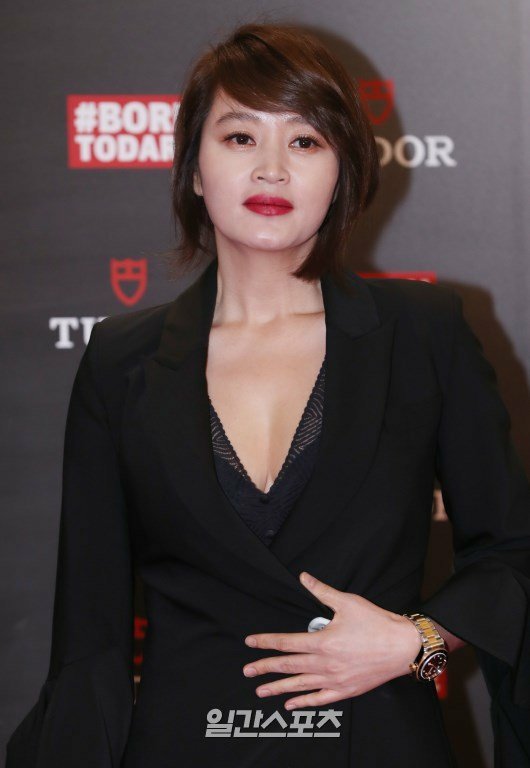  김혜수, 모친 빚투로 곤혹… '8년 가까이 관계 끊어'[종합]