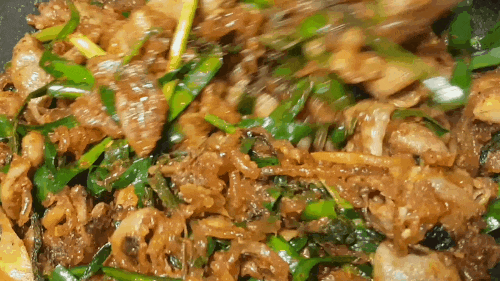  엄마와 함께 야채곱창에 막걸리 한잔