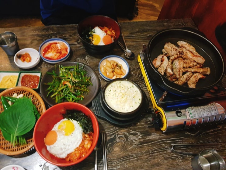  [맛집추천/신촌] 도심 속 바캉스, 에어컨 쐬며 항정살/앙념목살 한입 - 공복 세 번 간 솔직리뷰