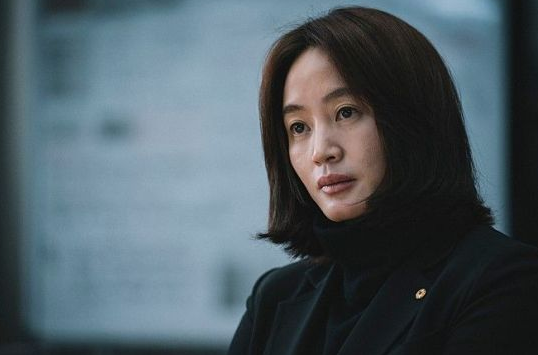 김혜수 "모친 빚투 논란.. 연락 끊은지 8년" (입장전문)