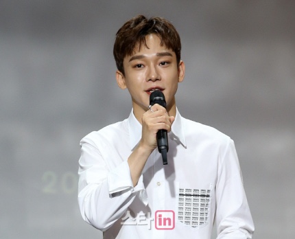  [포토]첫 솔로 데뷔하는 백현 지원나온 엑소 첸