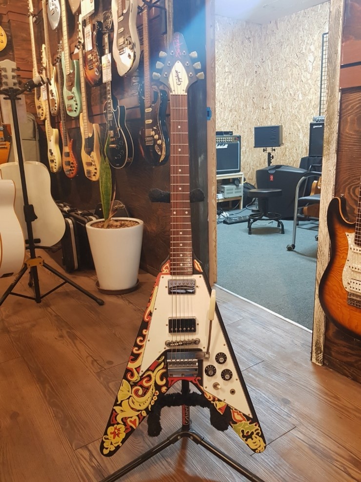  톤퀘스트 리퍼제품 [Epiphone] Jimi Hendrix 시그네쳐 Flying V 장기 스탁으로 할인판매합니다./지미헨드릭스/플라잉브이/할인판매
