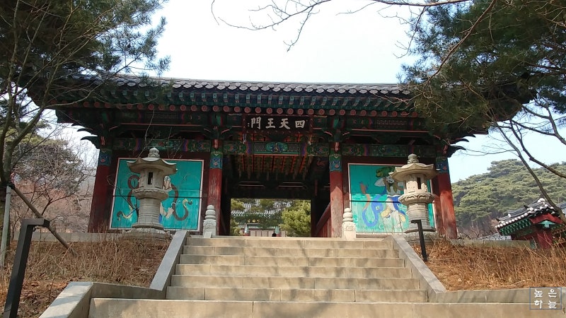 [정리] 사찰(寺刹)에 대하여 - 사찰 구조(배치) (1) - 산문 : 당간지주,일주문,금강문,천왕문,불이문 : 네이버 블로그