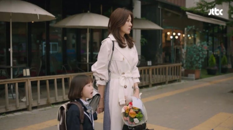  보좌관 신민아 원피스, 바람이 분다 김하늘 패션 알렉산더 맥퀸 트렌치코트와 주얼 사첼백 