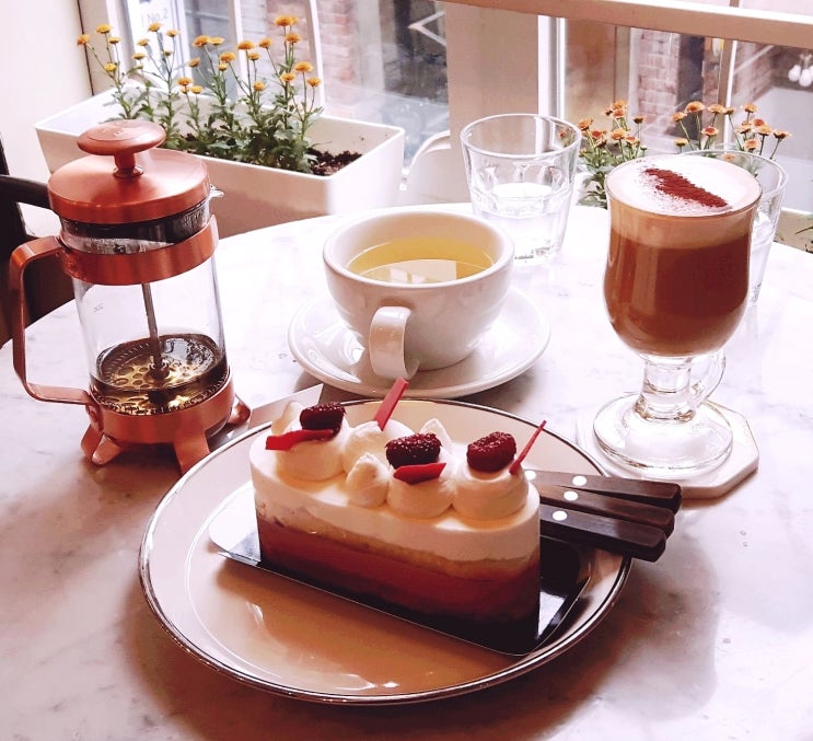  [홍대 맛집] 케이크가 너무 예쁘고 맛있고, 분위기도 좋은 연남동디저트 카페 "Deweet(듀윗)"