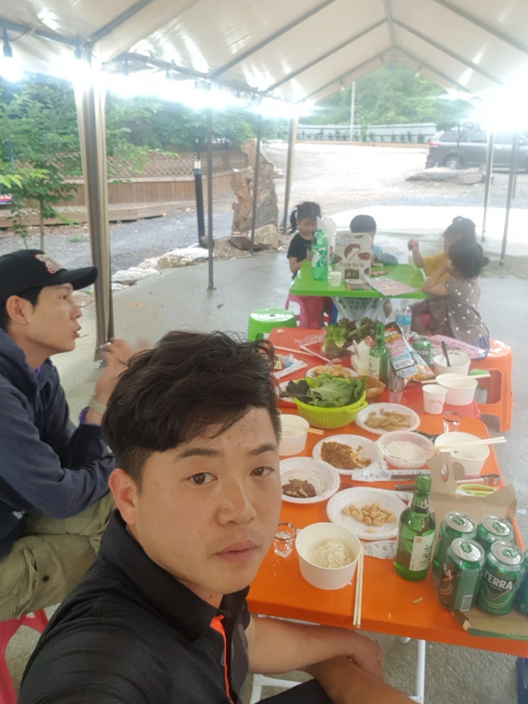  제천 솔미 농장 펜션에서 아이들과 흑염소 농장 체험과 자연을 만끽하다.