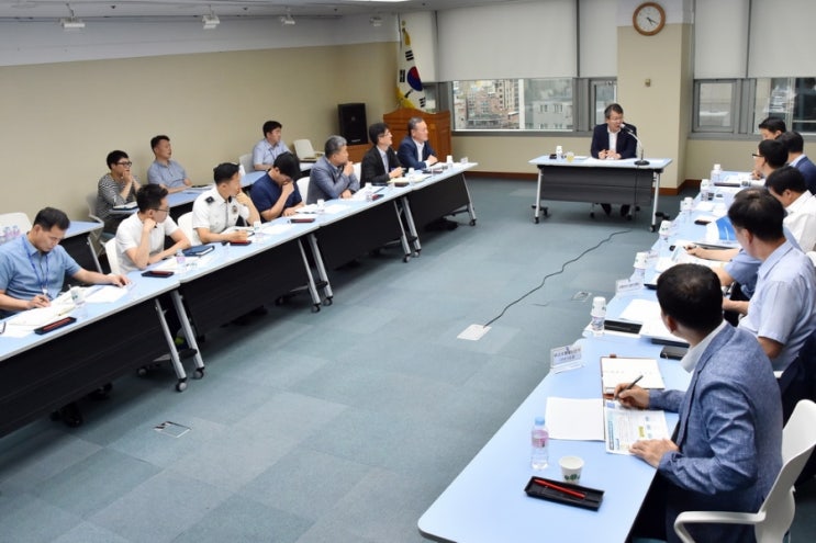  부산시는 부산지하철노조가 7월9일 오후 3시부터 진행하는 최종교섭 결렬 시 7월10일 오전 첫차부터 파업을 예고함에 따라 대중교통을 이용하는 시민들이 불편하지 않도록 7월8일 시청에서 관계기관 회의를 갖고 비상수송대책을 마련했다.