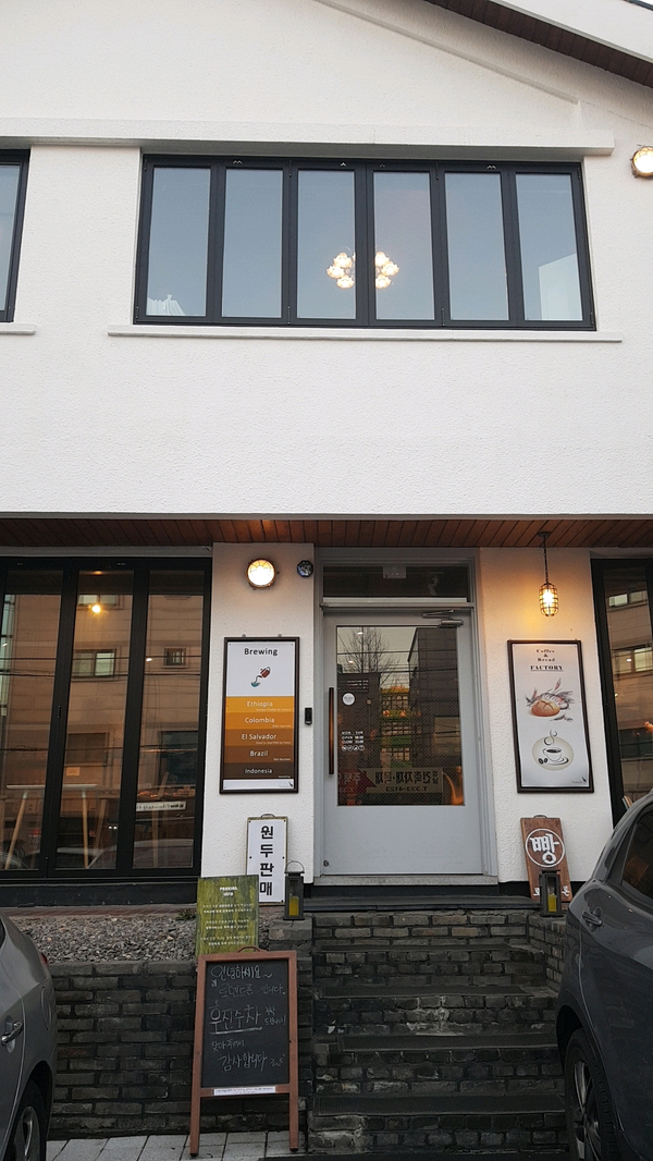  티라미수 맛있던 연희동 카페 로덴드론
