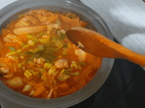 김치찌개 끓이는 법 : 고기반 김치반 김치찌개. 코스트코 양념게장. 닭강정