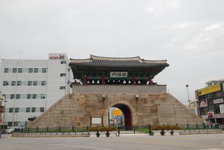  역사의 숨결이 배인 조양문, 홍주아문과 홍주성