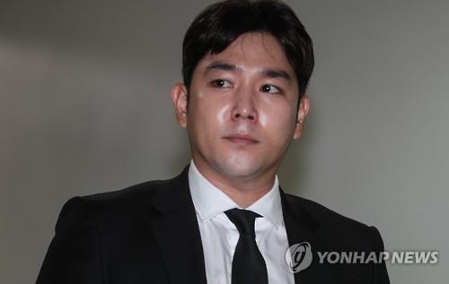  슈퍼주니어 강인 : 데뷔 14년 만에 슈퍼주니어 탈퇴