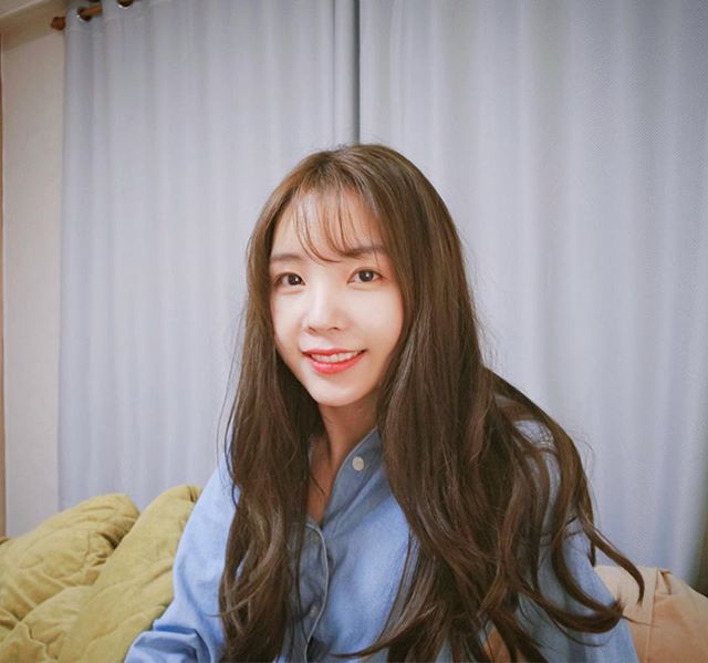  오랜만에 모습을 드러낸 레이나