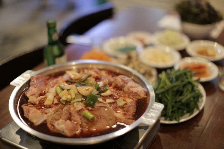  맛있는 집밥처럼 포근한 신촌백반 팔백집을 소개해요