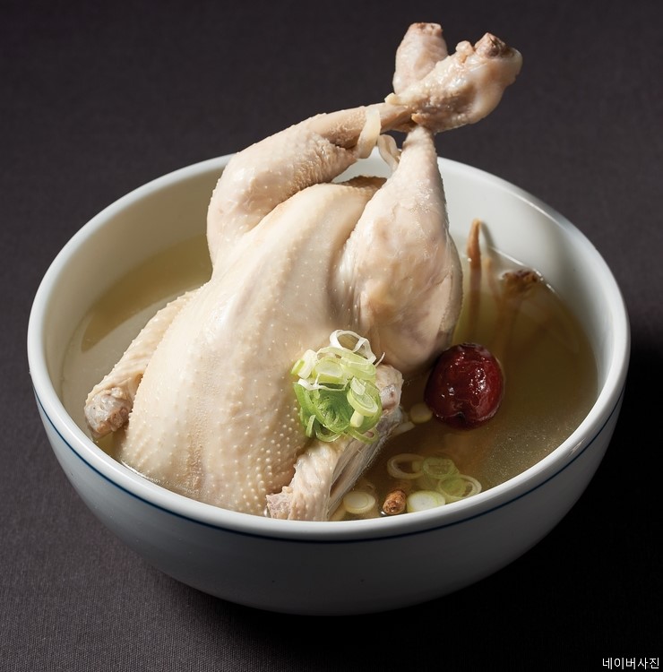  복날엔 영양 만점의 건강 보양식 <삼계탕>