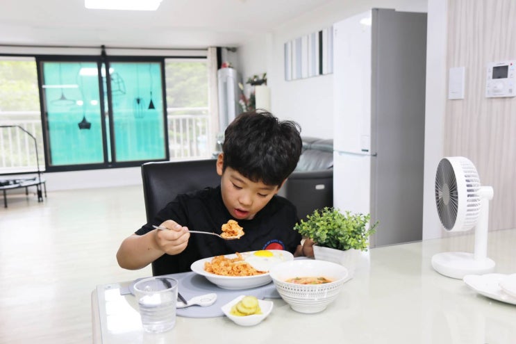  우리 집 밥상 캐리어 클라윈드 냉장고를 부탁해 패러디 중 :)