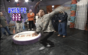 허리디스크로 공익 받고 그것도 하기 싫어서 도망친 유승준 / 움짤.gif