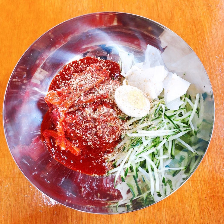  [홍대, 합정 맛집] 점심에 먹은 매운 속초식 김덕후 냉면