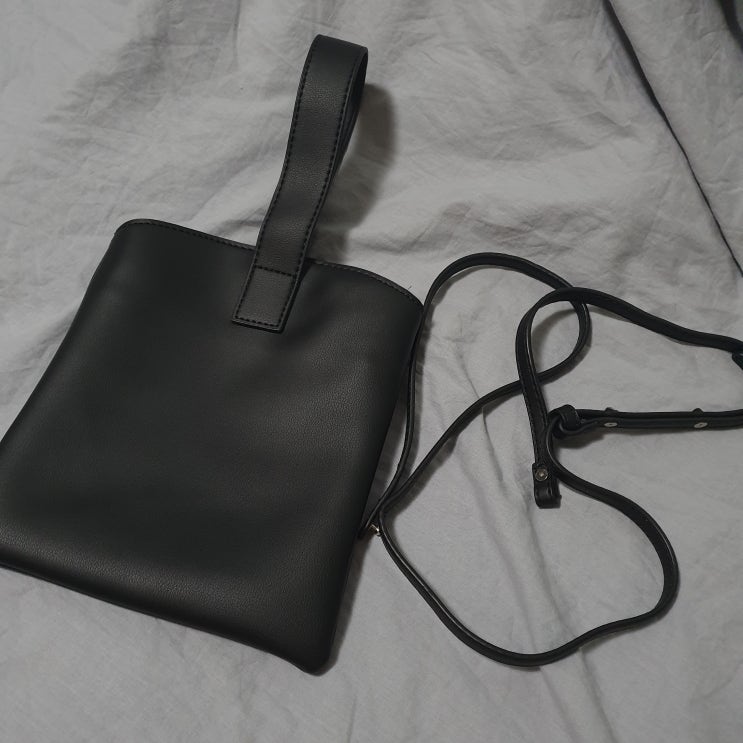  내 돈 주고 산 [프롬비기닝] Chewy two-way bag_B 블랙 | 스트랩 미니백 손목가방