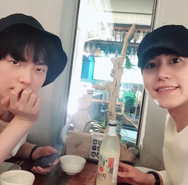  '강식당3' 규현, 귀환?… 안재현과 번개 인증샷 공개