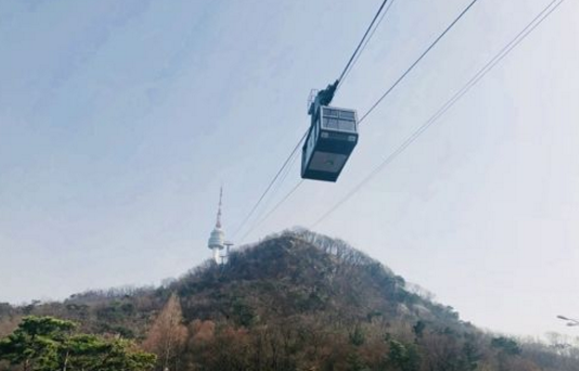  서울 남산케이블카 운행 중 안전펜스 부딪혀…7명 부상  