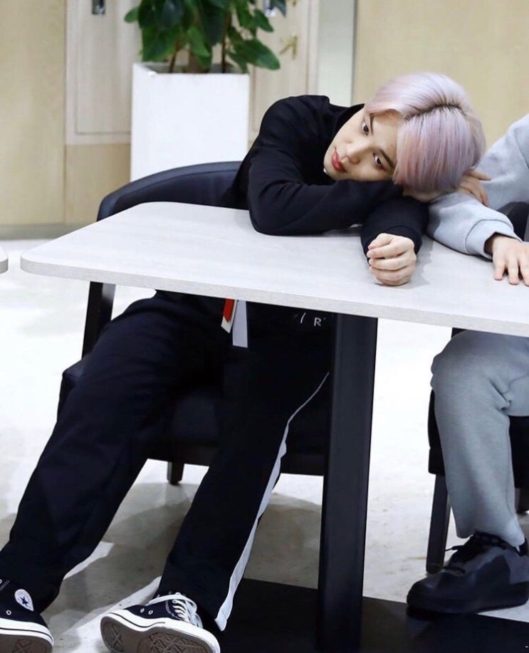  방탄소년단 지민이  you look tired