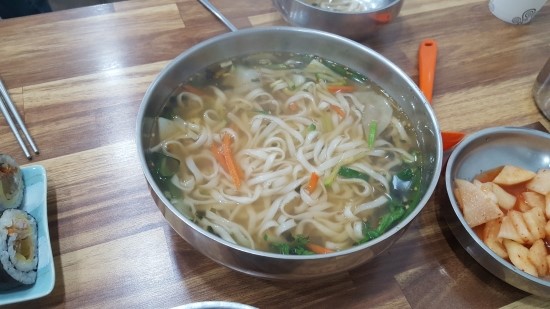 포항 여행 - 죽도시장내의 시장칼국수 포항 여행 - 죽도시장내의 시장칼국수
