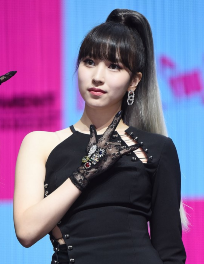  [트와이스 미나]월드투어 불참 공연중 눈시울 붉힌 트와이스를 보며