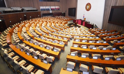 “발목잡기” vs “판돈 늘리기”…추경 둘러싸고 여야 날선 공방