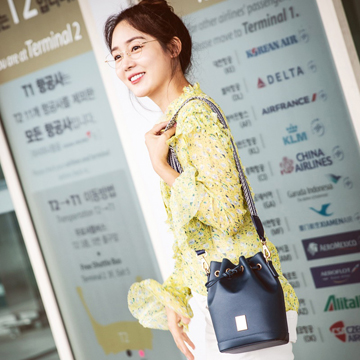  성유리 공항패션 가방 여행용 크로스백 하기 좋은 쿠론 멜리아