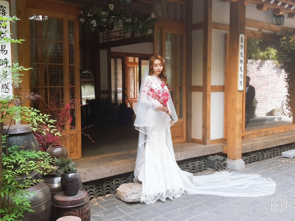 원규노블레스 메인 한옥씬 신부 단독 컷