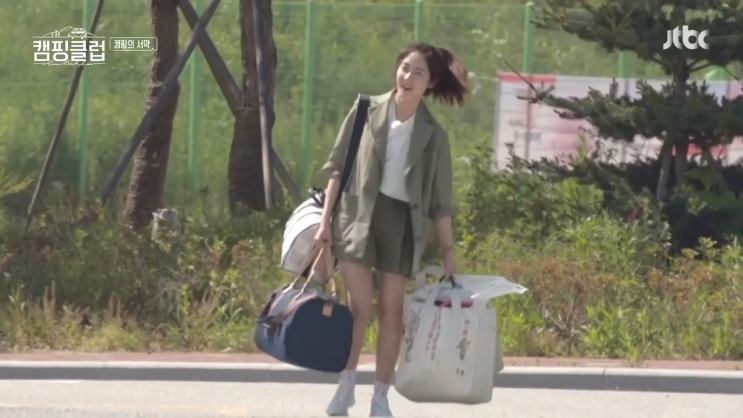  캠핑클럽 1회 성유리 & 이진 여행 가방 패션, 허쉘 백팩 & 더플백