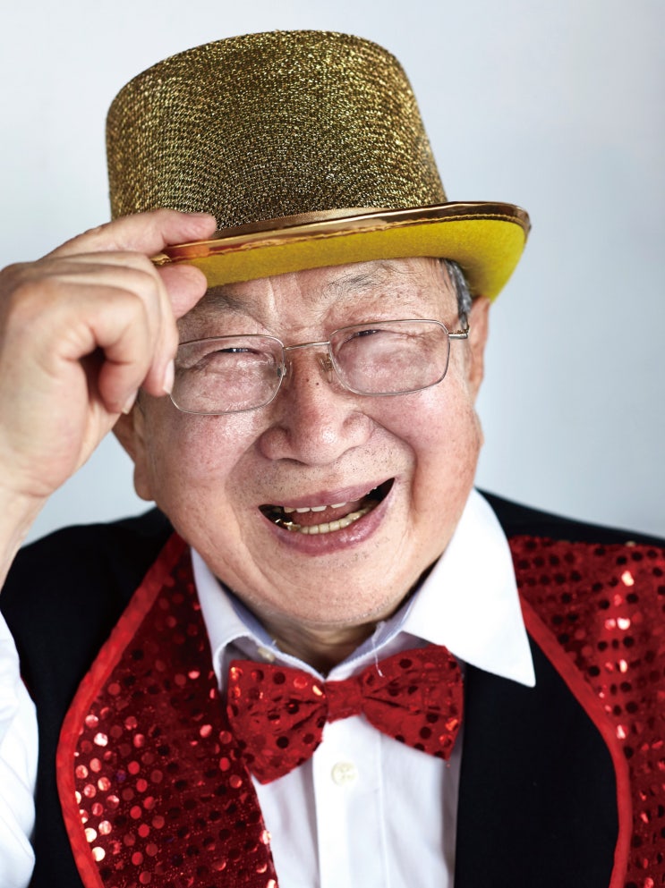  90대 정열로 함박웃음 짓다, 마술사 겸 영화인 조용서