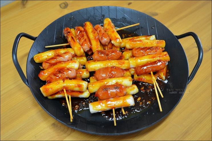  800도씨 블랙시즈닝으로 만든 소떡소떡.