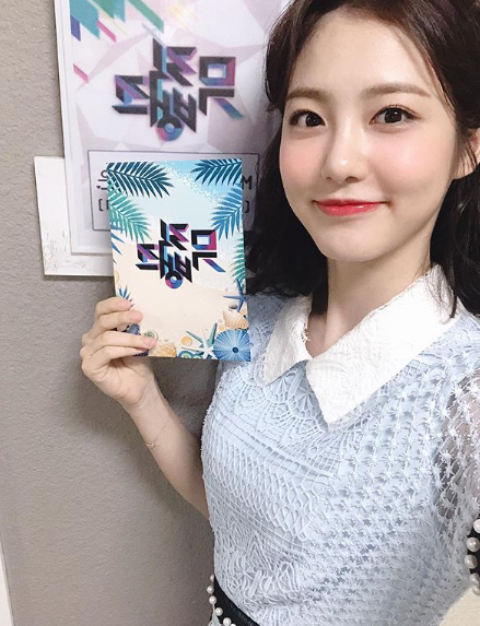  신예은 담배 나이 몸매 키 몸무게 일진 동거 성형전 김새론 과거 인스타 비키니 뮤직뱅크