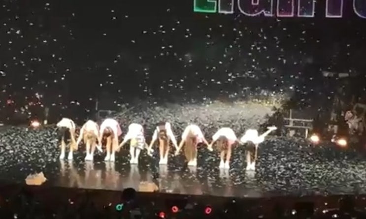  트와이스 모모, 미나가 옆에 있는 것처럼 행동 #감동주의