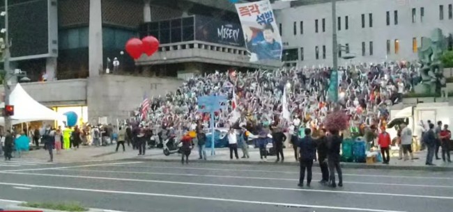 문재인, 박원순 빅엿을 먹었네. 우리공화당 치고 빠지기 지략에 출동한 경찰, 용역, 서울시 직원 멍~/최석태/ 문재인, 박원순 빅엿을 먹었네. 우리공화당 치고 빠지기 지략에 출동한 경찰, 용역, 서울시 직원 멍~/최석태/