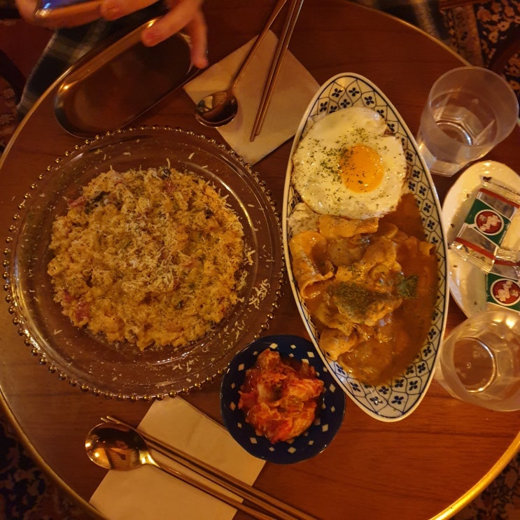  [홍대 맛집] 커피,술,밥을 동시에!? 춘삼에 가다.
