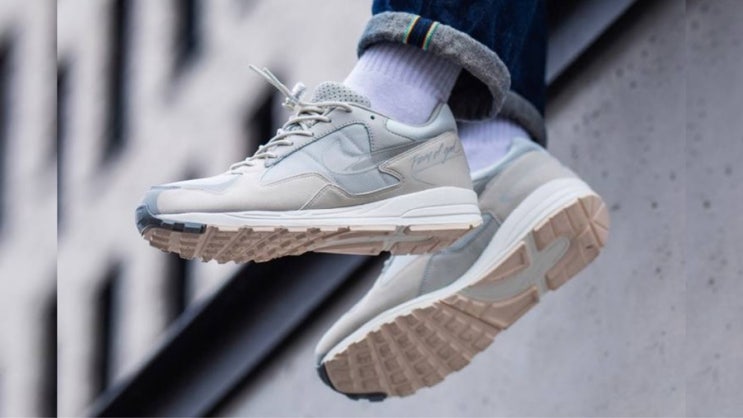  피어 오브 갓 X 나이키 에어 스카이론2 '라이트본'