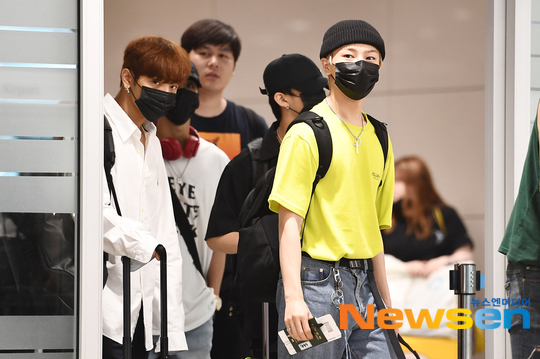  *여름 네온 반팔티* 190715 스트레이키즈 아이엔 인천 공항 입국 패션, 티셔츠 옷 :: 필루미네이트