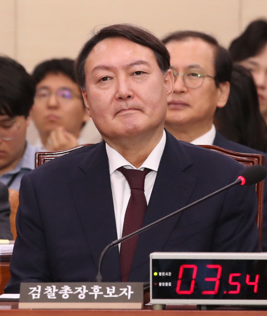  문 대통령, 오늘 윤석열 신임 검찰총장 임명...25일부터 공식 임기 시작
