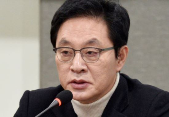  정두언, 유서 쓴 뒤 목 매…북한산서 숨진 채 발견
