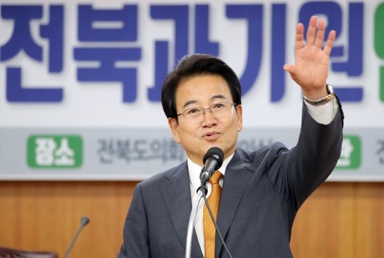  "변화와 희망의 대안정치연대’(대안정치) 결성? (#김종회ㆍ#박지원ㆍ#유성엽ㆍ#윤영일ㆍ#이용주ㆍ#장병완ㆍ#장정숙ㆍ#정인화ㆍ#천정배ㆍ#최경환)