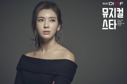  정선아 ‘라이온킹’ 상영 중 사진촬영