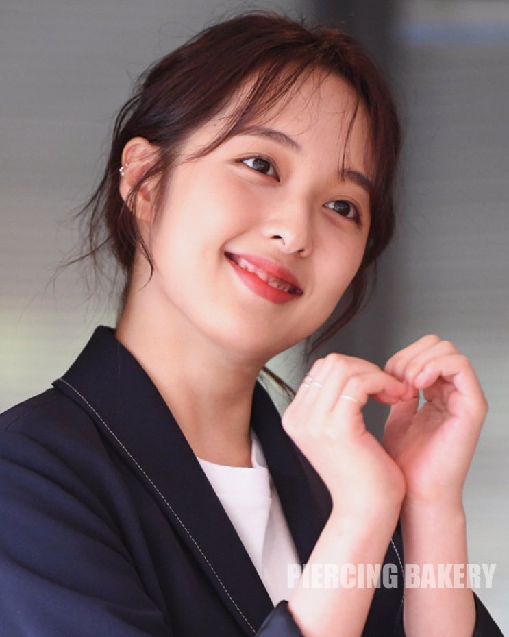  영화 굿바이 썸머 인터뷰 중 김보라 피어싱 잠실 피어싱전문샵 피어싱베이커리 예쁜 피어싱 위치 추천 = 귓바퀴피어싱
